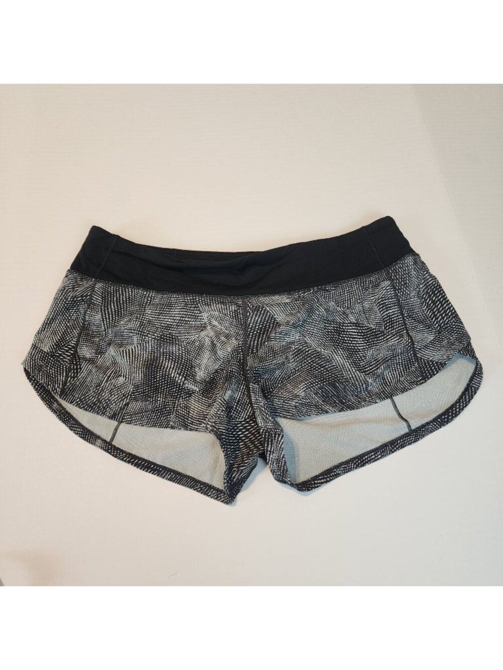 Lululemon shorts sz 8 black white 3" inseam lined Activewear Performance